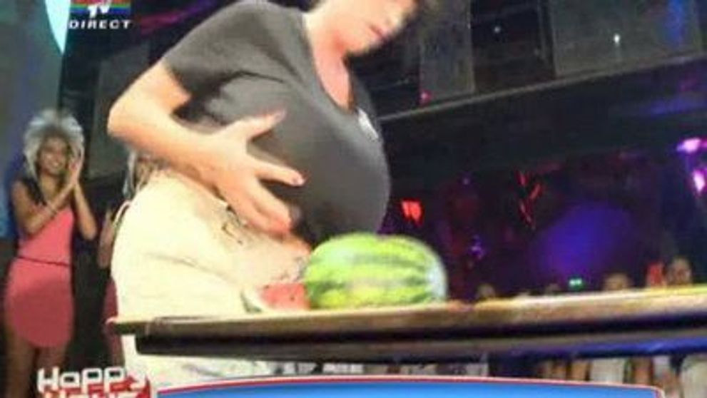 Busty, femeia cu sanii de fier, <span style=