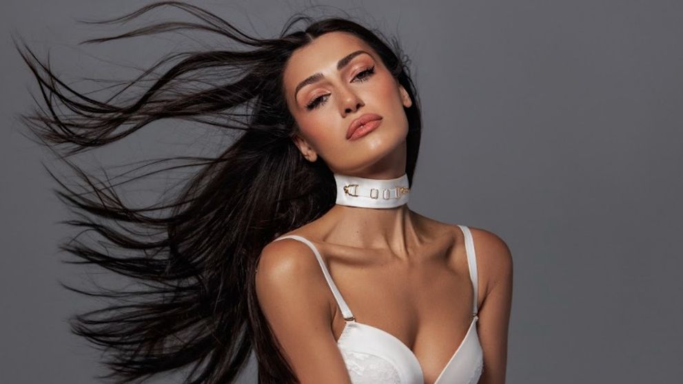 Alina Eremia lansează „Dacă mai vrei”. Videoclipul melodiei, un semnal de alarmă pentru câinii fără adăpost
