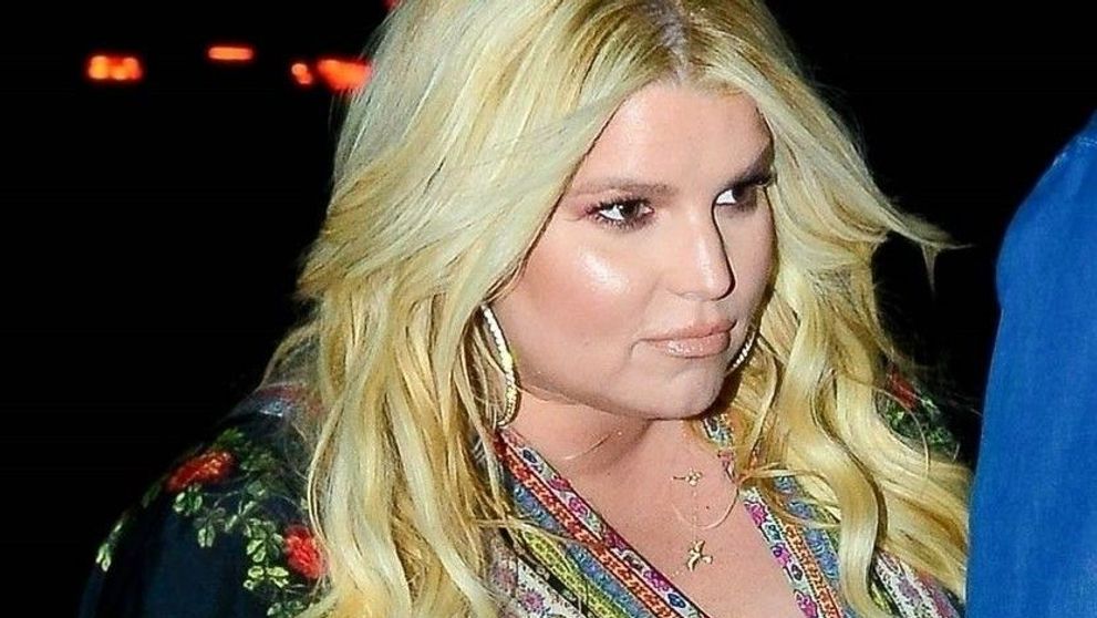 Jessica Simpson a slăbit 45 de kilograme și arată senzațional în costum de baie