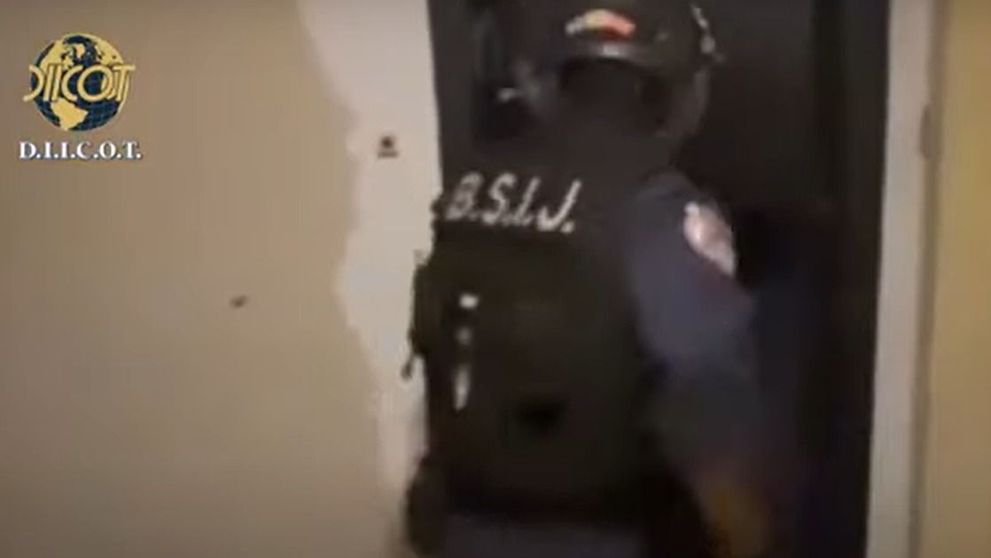 VIDEO | DIICOT face percheziții acasă la prietenii lui Vlad Pascu. Ce s-a descoperit