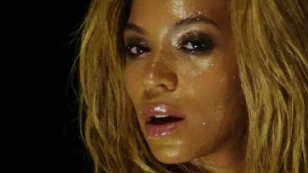 Beyonce se dezbraca in noul ei videoclip 