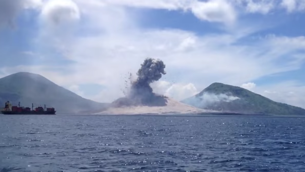 Peste 11 milioane de afisari in 9 zile! Ce a surprins un turist pe camera sa de filmat a devenit viral pe internet - VIDEO