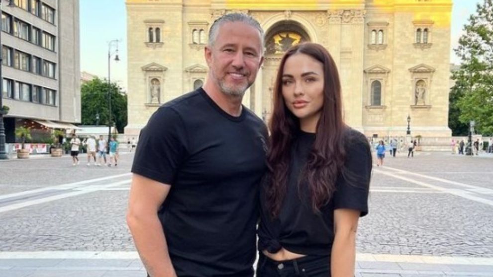 Laurențiu Reghecampf a postat primele imagini cu fiul său și al Corinei Caciuc. Cei doi și copiii lor au ieșit la plimbare, la primele ore ale dimineții