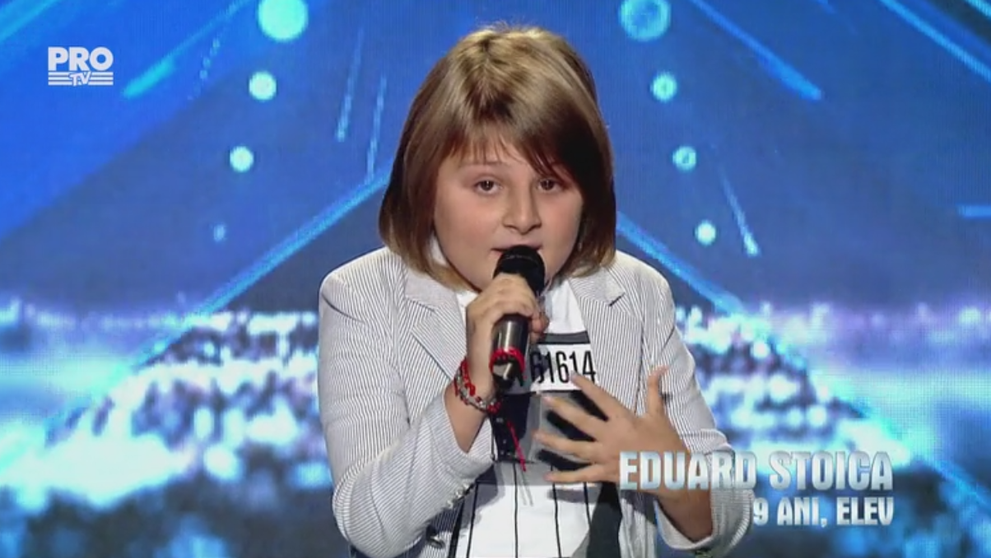 Publicul a amutit cand el a intrat pe scena! Are doar 9 ani, dar reuseste sa iti faca pielea de gaina cu vocea sa