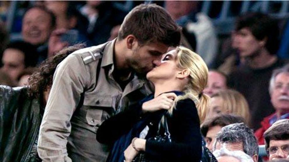 Shakira are o relatie mai mult decat apropiata cu un coleg din juriul 