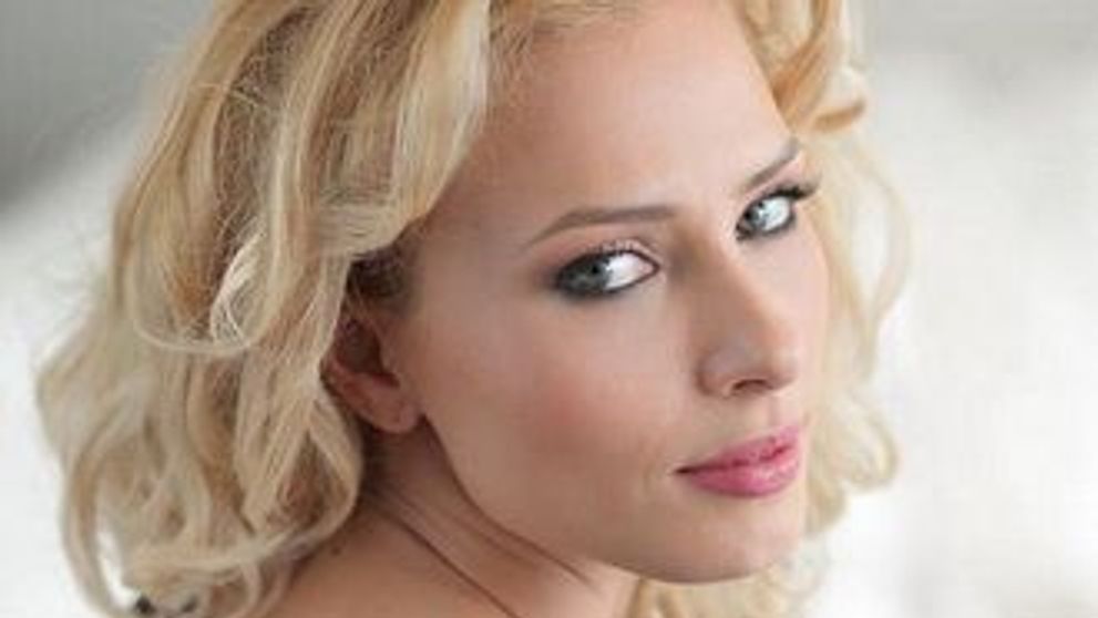 Iulia Vantur: “Secretul tenului meu? Nu merg niciodata la culcare nedemachiata”