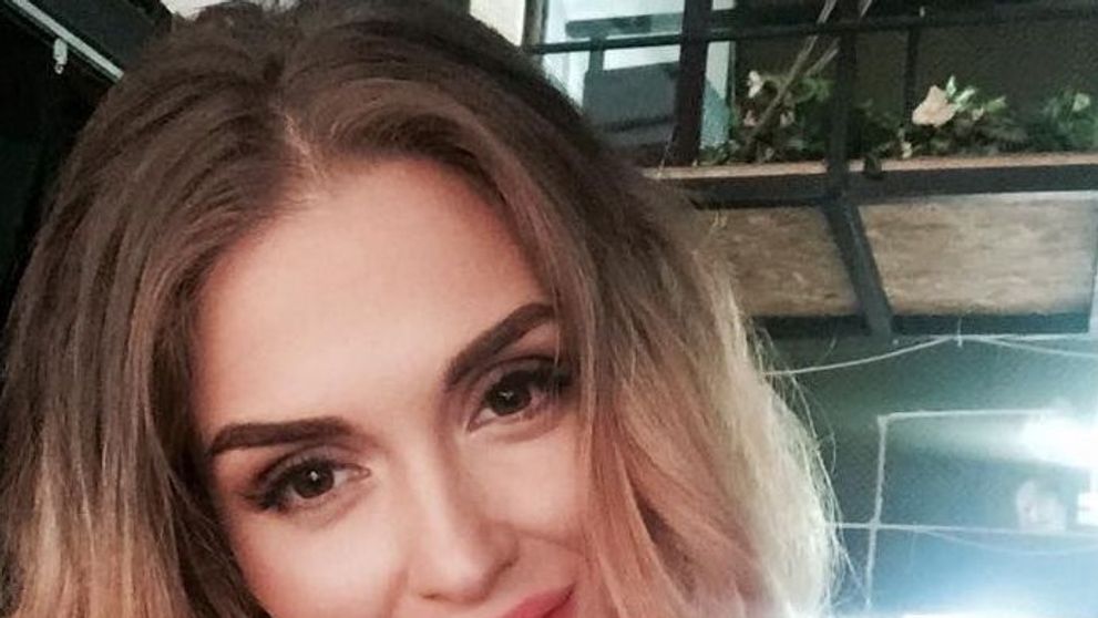 Oana Radu, asa cum nu a mai fost fotografiata. Cum arata vedeta cand renunta la machiajul si costumatiile de scena