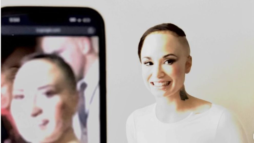 Demi Lovato, apariția cu care și-a înspăimântat fanii: chelioasă și captivă în propriul beci: ”N-o las să iasă!”