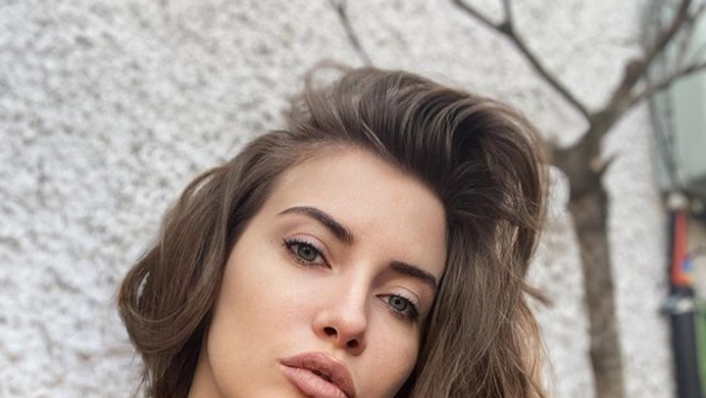 Iulia Albu, imagini spectaculoase în care apare nemachiată. Cât de bine arată când renunță la look-urile excentrice