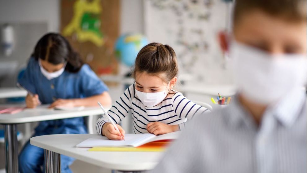 Care sunt factorii luați în calcul pentru redeschiderea școlilor și care sunt posibilitățile?