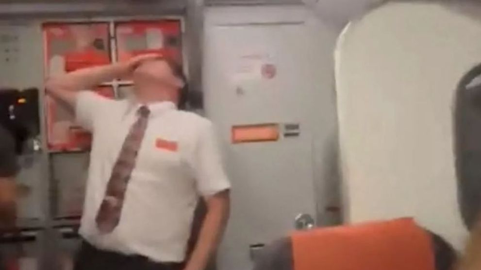 ”Sper că nu-i pilotul” Un cuplu, surprins de pasageri întreținând relații intime în timpul zborului 