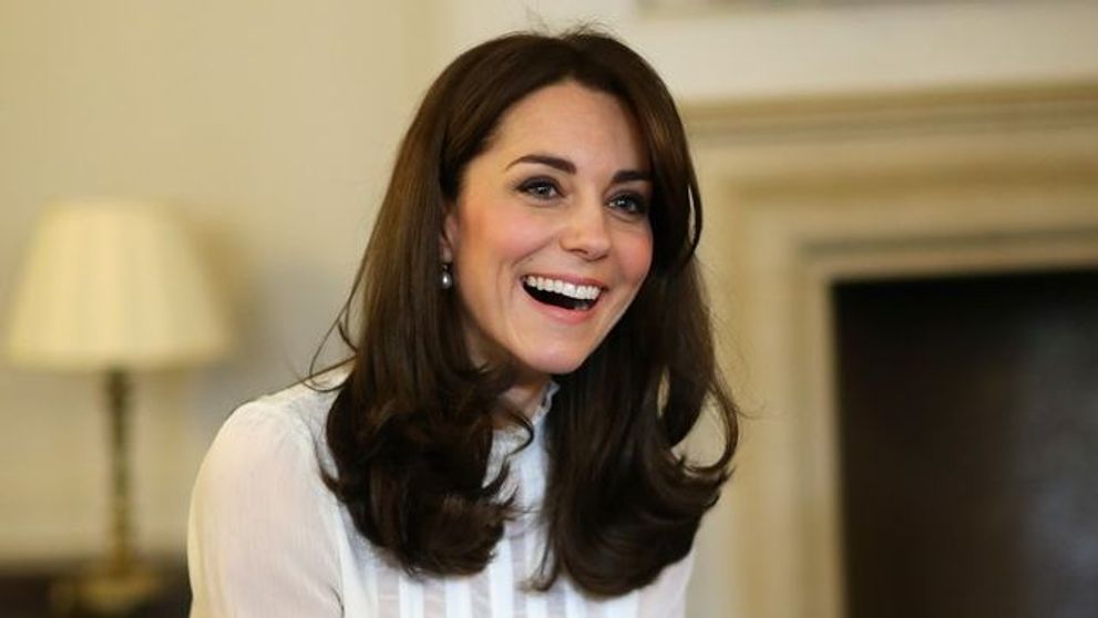 Kate Middleton, tinuta indrazneata la un eveniment. A purtat o rochie extrem de scurta, care i-a evidentiat picioarele