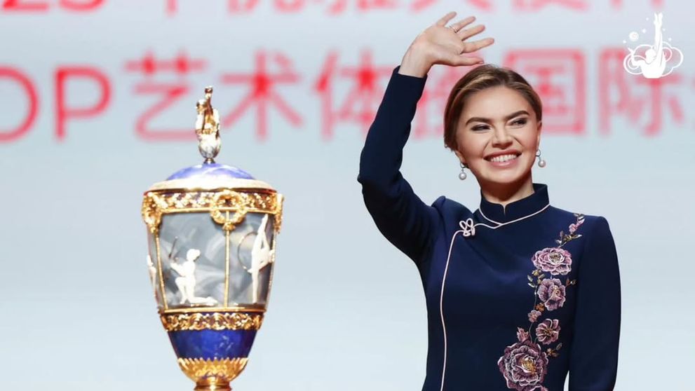 Alina Kabaeva s-a îmbrăcat ca la Oscar pentru un banchet organizat la Beijing. A atras toate privirile când a apărut într-o rochie Valentino