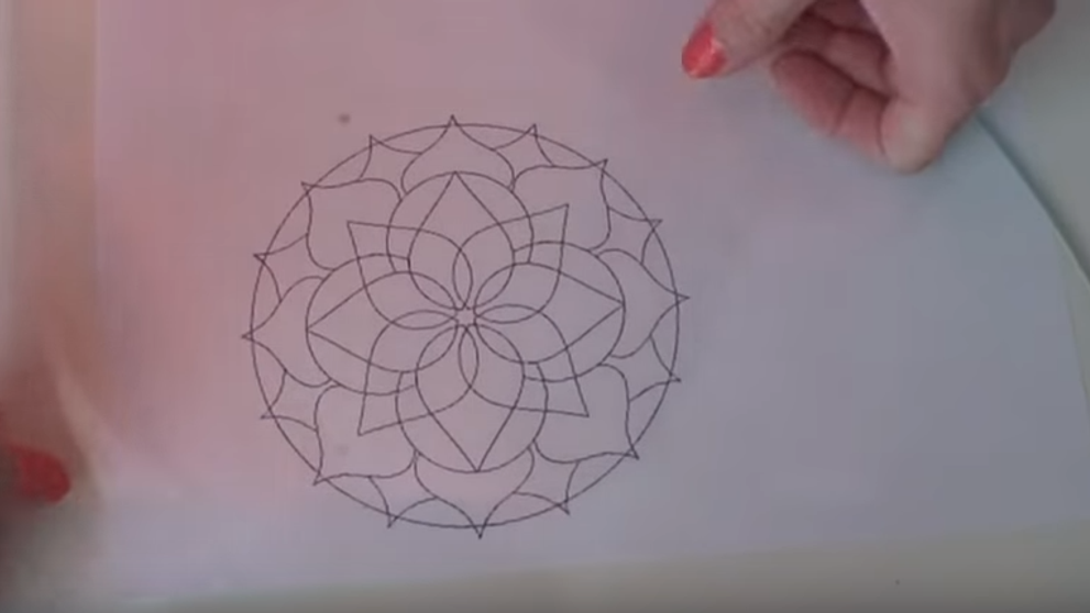 A facut un desen pe foaie, a pus un geam peste si l-a acoperit cu vaselina. Ce urmeaza, transforma total desenul