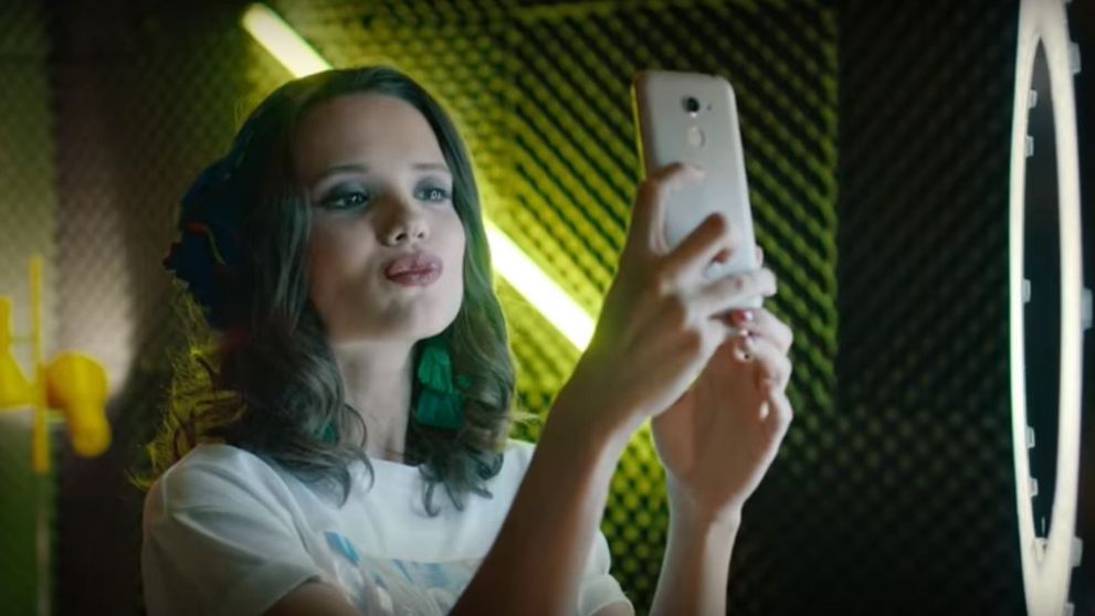 Cine ești tu dincolo de Instagram? Totul despre campania care deschide ochii tinerilor dependenți de social media