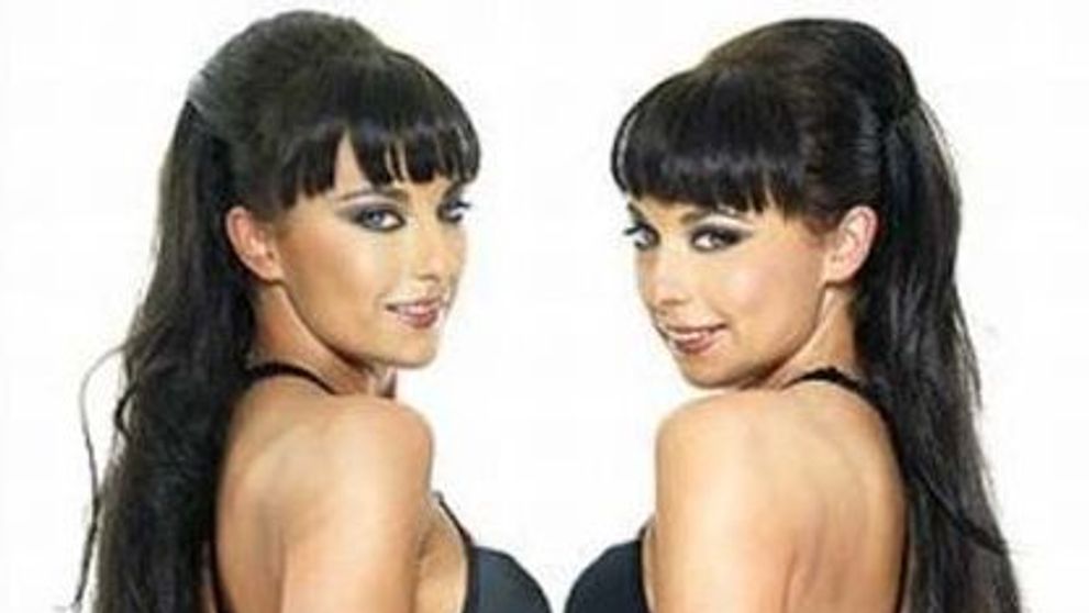 Cheeky Girls, in pragul falimentului din cauza silicoanelor. Gemenele isi dezvaluie adevarata poveste intr-un interviu extrem de sincer