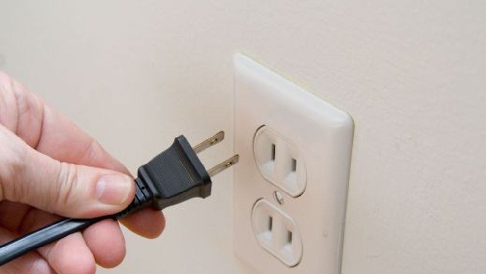 Ce economie faci daca scoti din priza electronicele cand pleci de acasa?