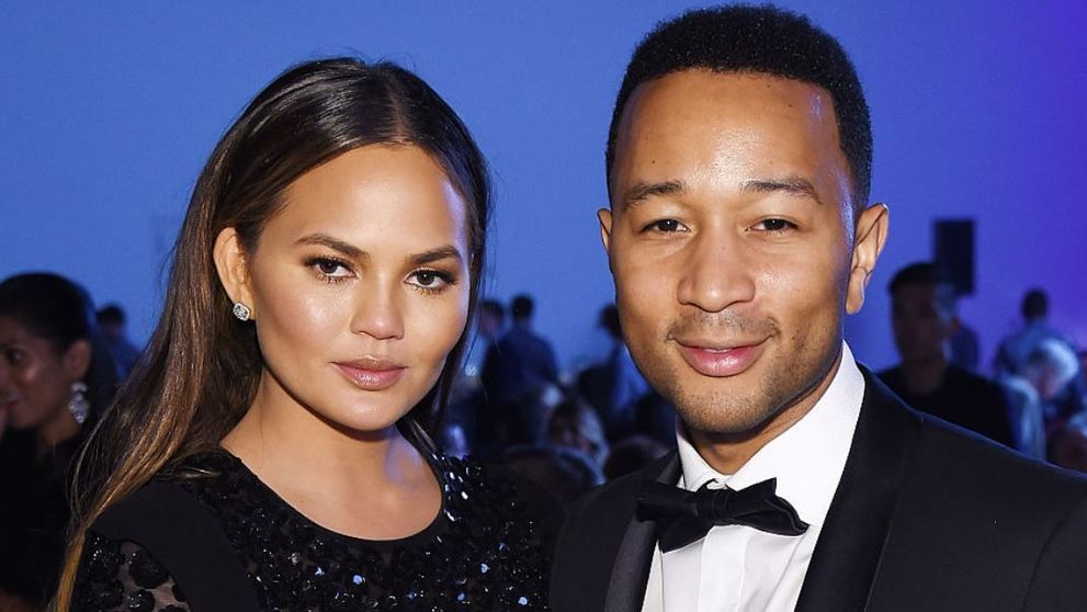 Chrissy Teigen, soția cântărețului John Legend, a postat primul videoclip cu băiețelul lor. Cât de drăgălaș este Miles