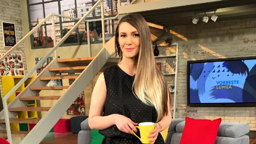 Adela Popescu, intr-o continua transformare. Top 10 cele mai sexy tinute purtate de vedeta in 2016 la 