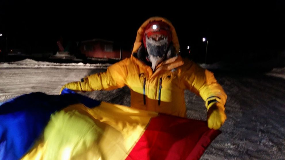 Tibi Useriu, cel care a castigat pentru a doua oara cursa de la Cercul Polar de Nord, premiat de autoritati