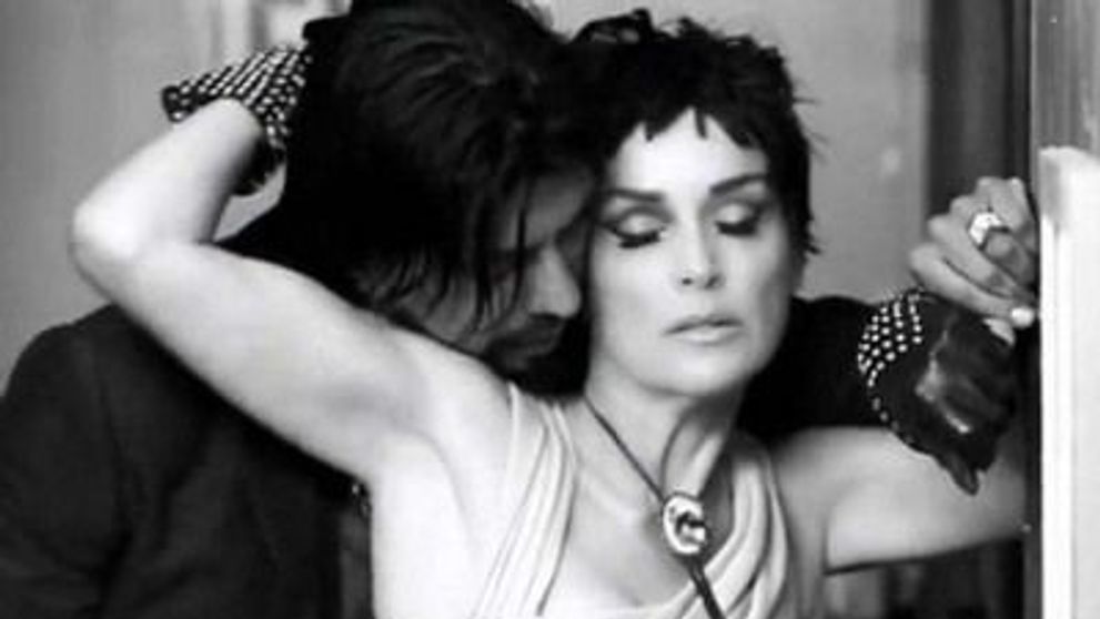 Sharon Stone, sexy la 54 de ani. S-a vopsit bruneta si joaca intr-un film alb-negru: VIDEO