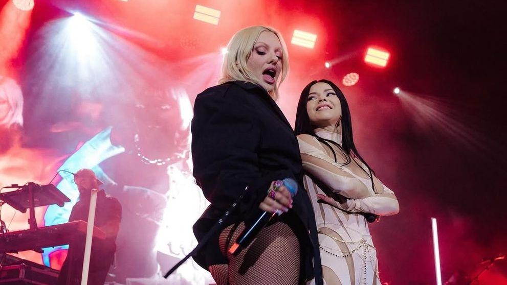 Inna și Alexandra Stan, apariție incendiară în fața fanilor din Amsterdam! Cum și-au făcut româncele apariția pe scenă: „Pop-ul românesc a salvat din nou lumea!”
