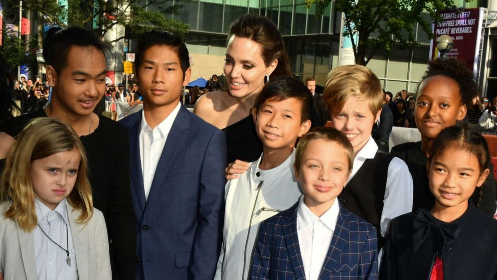 Angelina Jolie, „o mamă care își distruge copiii”. Dezvăluirile fostei ei bone, considerate șocante