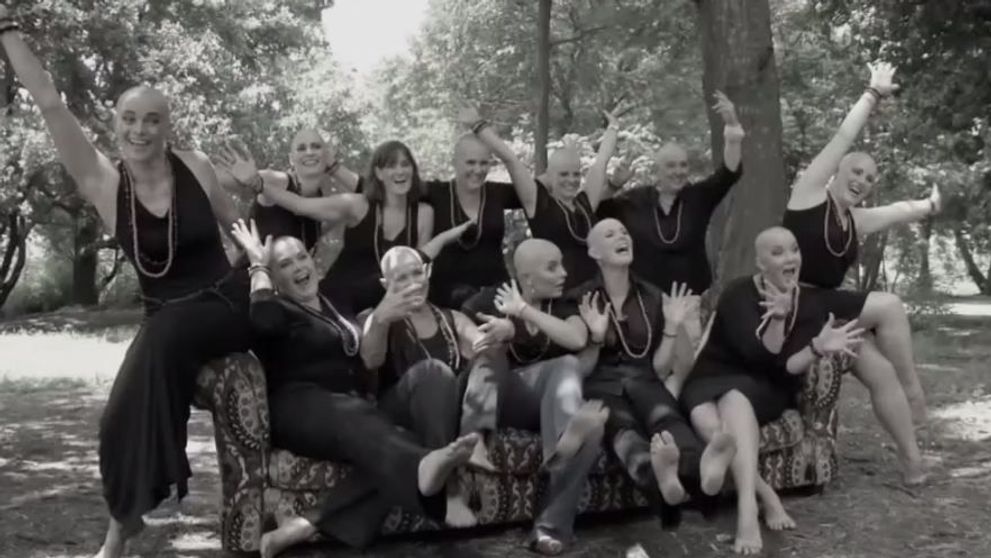 O femeie bolnava de cancer a crezut ca va participa la o simpla sedinta foto, dar a avut parte de surpriza vietii ei