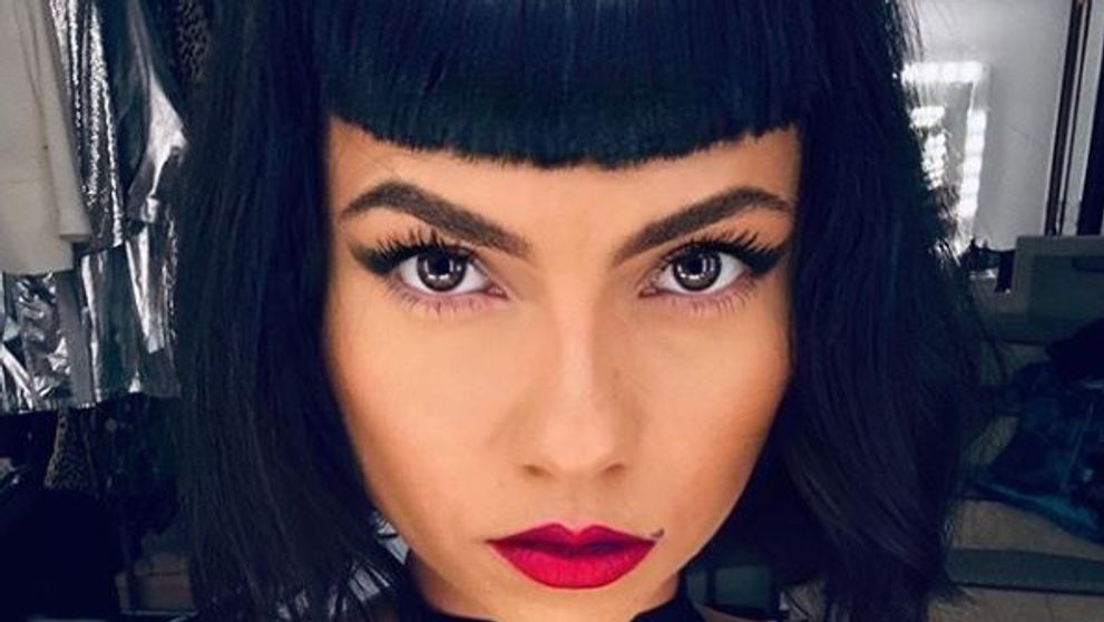 Schimbare de look pentru Inna: artista are părul lung și breton