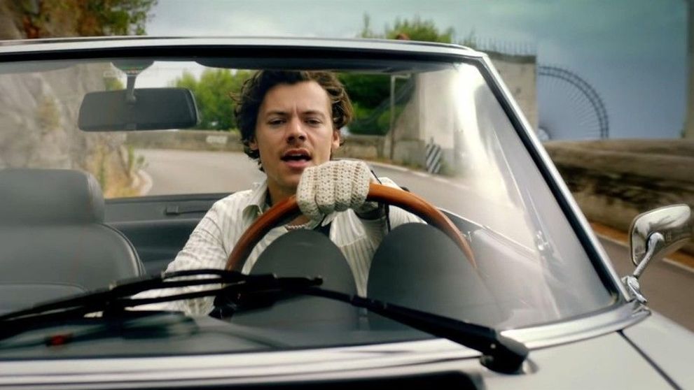 Harry Styles, implicat într-un triunghi amoros cu o femeie și un bărbat, în noul său film