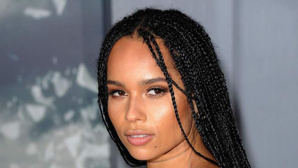 Zoe Kravitz: „Să cresc alături de doi părinți atât de cool m-a făcut să fiu foarte nesigură pe mine