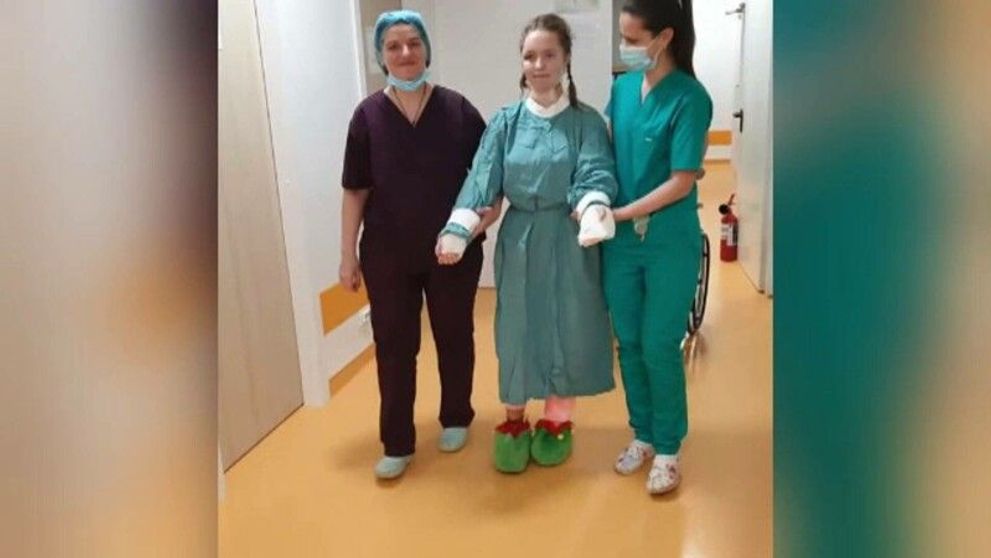 Alexia, fata de 15 ani cu brațele replantate, a reușit să cânte la pian! Videoclipul emoționant cu tânăra din Botoșani
