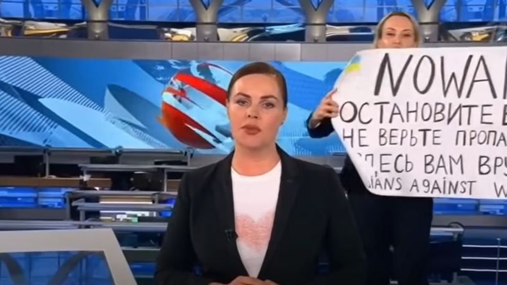 Mesajul lui Zelenski pentru jurnalista care a întrerupt jurnalul de știri al televiziunii naționale din Rusia