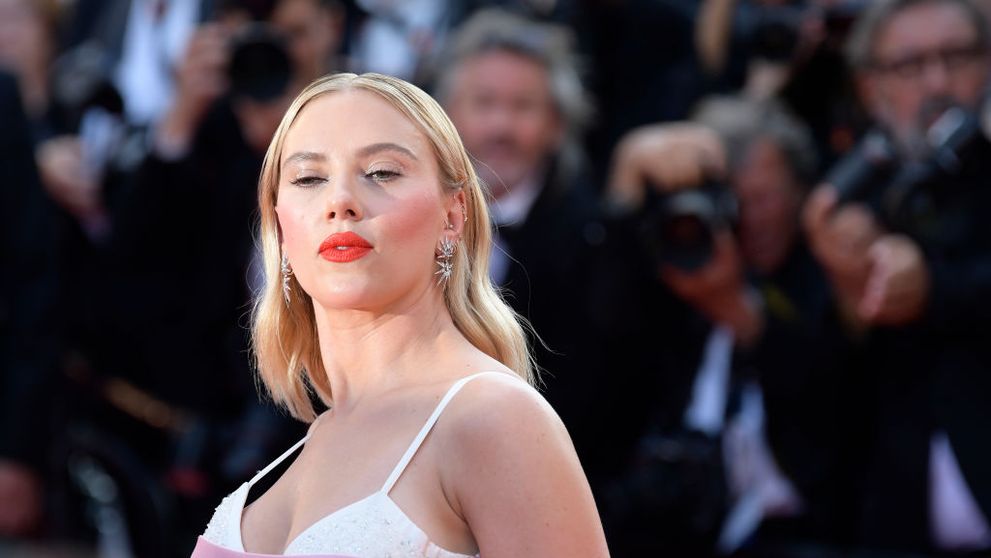 Scarlett Johansson nu permite nimănui să-i fure eticheta de „cea mai sexy femeie în viață”. Are trup de zeiță și la 40 de ani