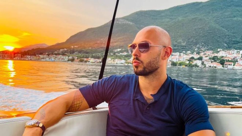 Cine este Andrew Tate, vedetă TikTok care promovează conținut violent și misogin?