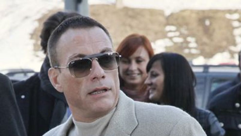 Jean-Claude Van Damme dezminte pe Facebook ca a suferit un preinfarct!