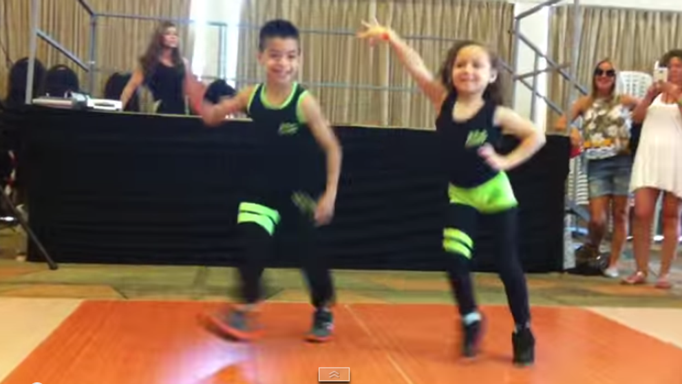 Au numai 6 ani si sunt campioni mondiali la salsa. E incredibil cum danseaza acesti copii! Clipul e viral pe Youtube