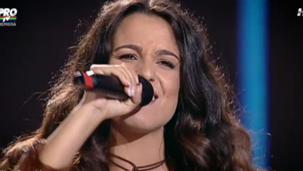 Alexandra Mitroi de la Vocea Romaniei a lansat o noua melodie, Kiss Me