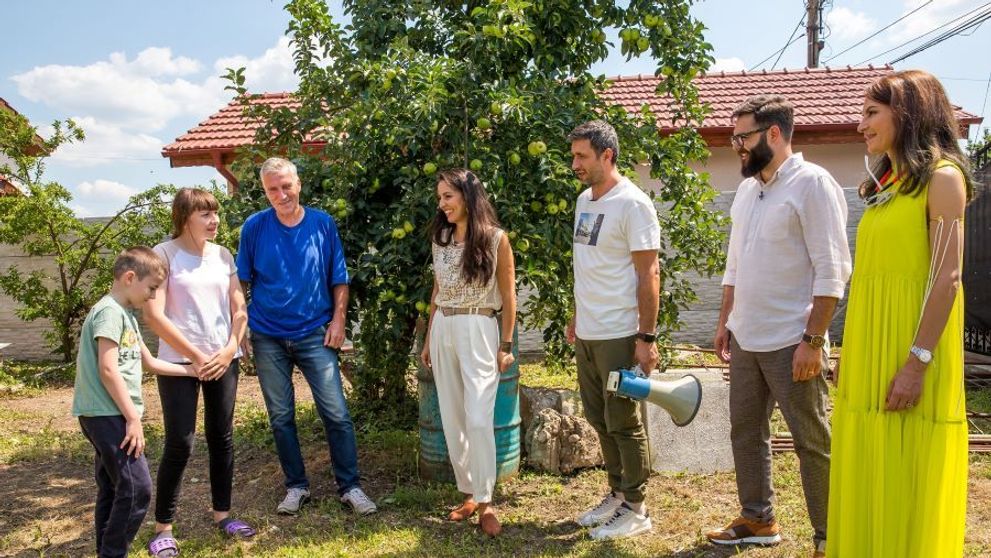O adolescentă de 17 ani mamă pentru fratele de 8 ani. Povestea impresionantă miercuri, la Visuri la cheie