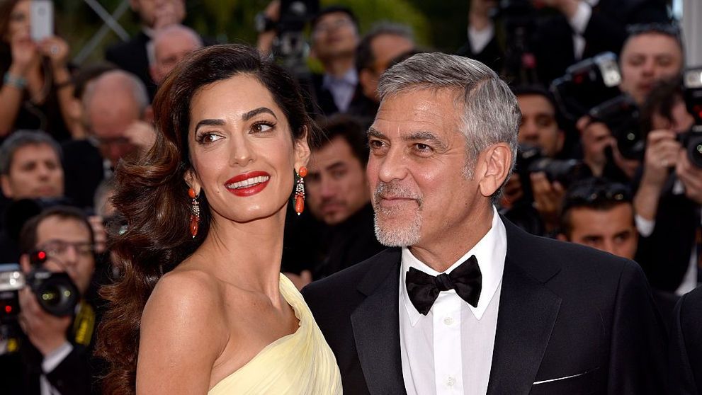 Amal Clooney, apariție spectaculoasă într-o rochie mini! Soția lui George Clooney a atras privirile ca un magnet