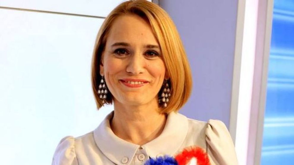 Andreea Esca, bruneta. Prezentatoarea Stirilor ProTV a uimit cu aceasta culoare. Iti place? FOTO