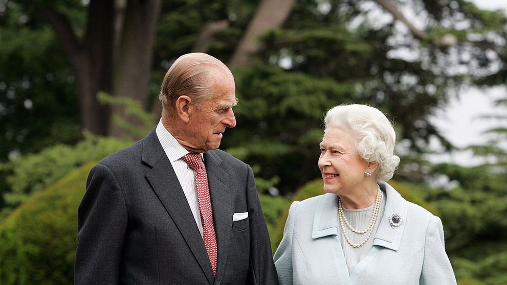Regina Elisabeta a II-a și prințul Philip au aniversat 73 de ani de căsnicie! Ce cadou au primit de la strănepoți