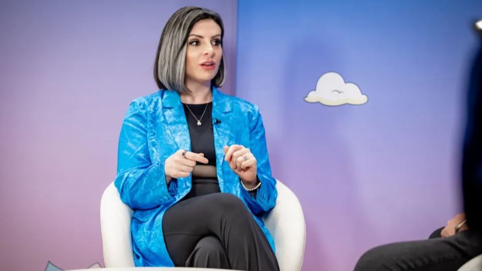 O tânără a început o afacere în propriul dormitor, cu doar 600 de lei, iar acum este multimilionară. Ce idee de business a avut