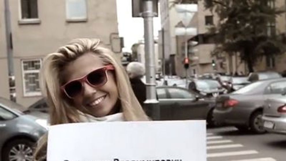Putin, felicitat de mai multe rusoaice blonde de ziua lui: 
