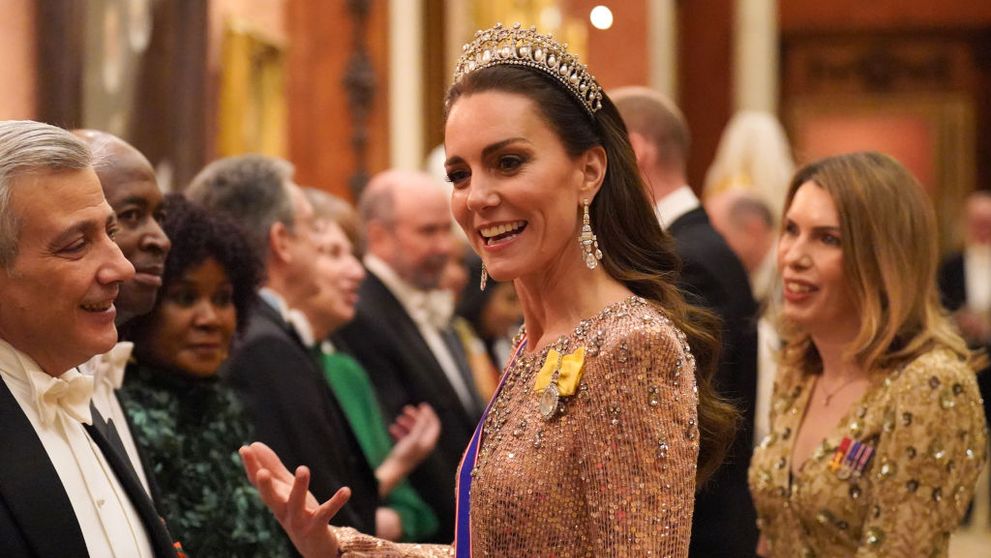 Kate Middleton, apariție divină într-o rochie aurie, la gala de Crăciun. A atras toate privirile cu ținuta ei festivă