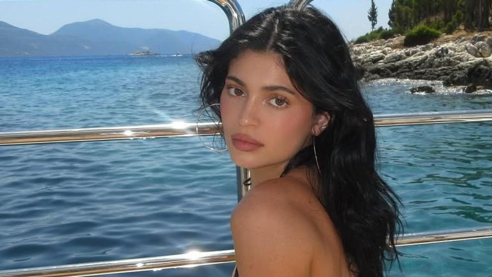 Kylie Jenner a găsit vacanța perfectă în insulele Mării Ionice. S-a plimbat prin sate pitorești și a pozat alături de localnici