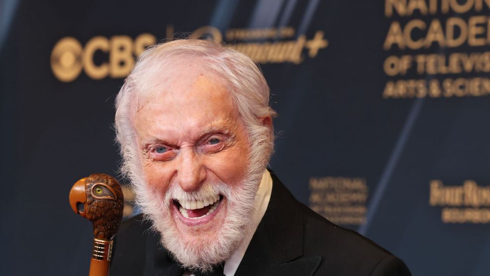 Legenda de la Hollywood care a ajuns la 100 de ani! Povestea incredibilă a lui Dick Van Dyke, omul care sfidează timpul: soția cu 46 de ani mai tânără e secretul vitalității lui uimitoare