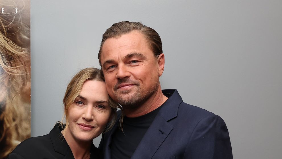Detaliul care nu a putut fi trecut cu vederea la întâlnirea lui Leonardo DiCaprio cu Kate Winslet. Cum au fost surprinși actorii la lansarea filmului „Lee”