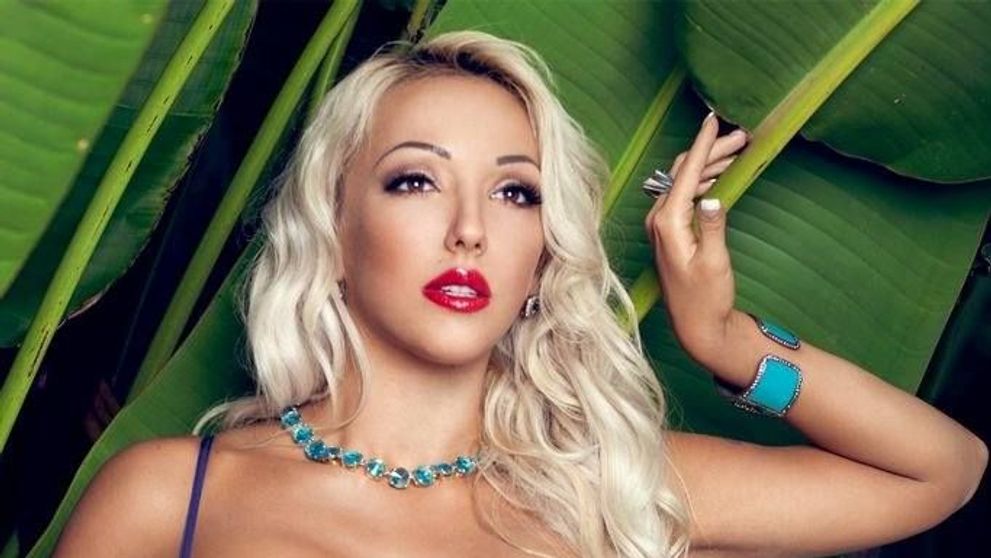 Alexandra Harra le-a aratat americanilor toate formele sale. In ce tinuta decoltata si decupata a facut ravagii blonda la Oscaruri