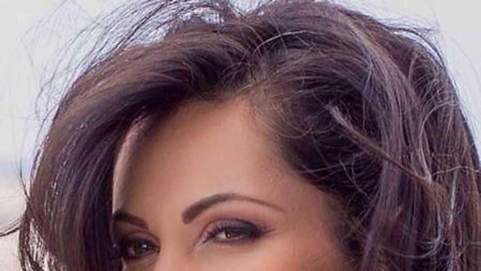 Nicoleta Luciu a pozat topless, proaspat iesita de la dus. Vezi imaginile incendiare cu care si-a sedus fanii